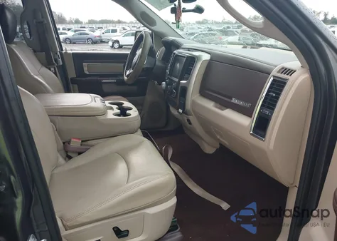 2017 Ram 1500 Laramie 4X2 6'4 Box z USA, uszkodzony, nr VIN 1C6RR6VT2HS693373